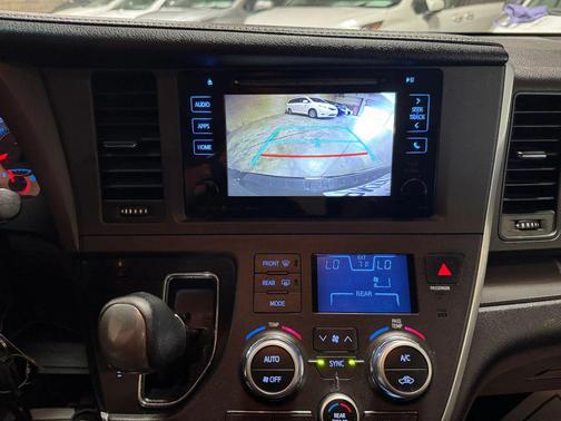 Black 2016 Toyota Sienna SE