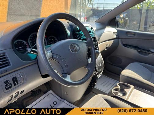 2005 Toyota Sienna LE