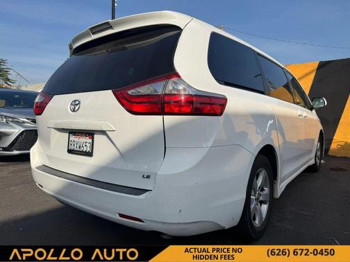 2018 Toyota Sienna LE