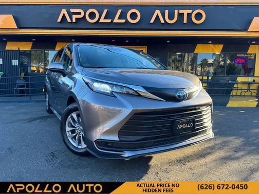 2023 Toyota Sienna LE