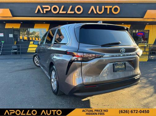 2023 Toyota Sienna LE