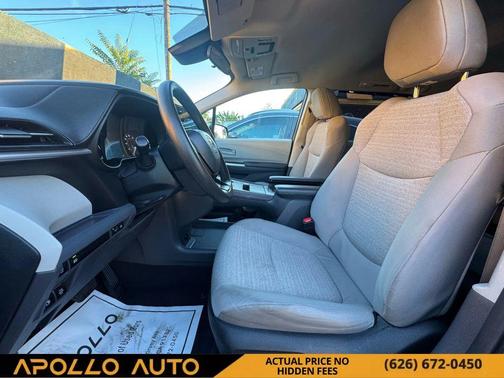 2023 Toyota Sienna LE