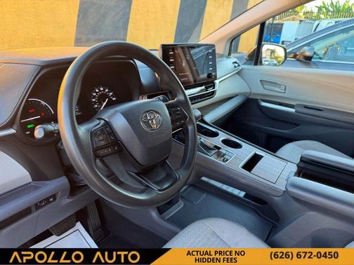 2023 Toyota Sienna LE