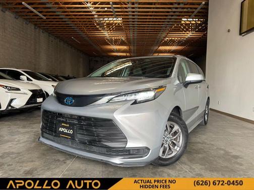 2023 Toyota Sienna LE