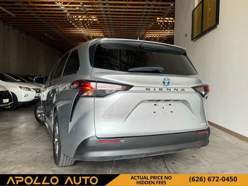 2023 Toyota Sienna LE