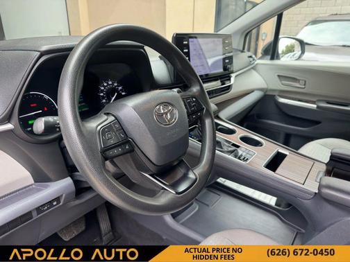 2023 Toyota Sienna LE