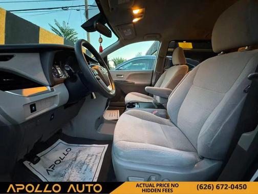 2019 Toyota Sienna LE