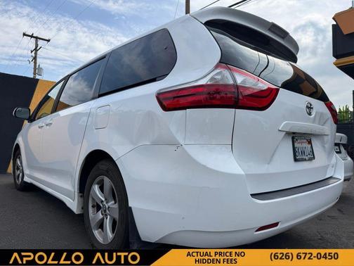 2019 Toyota Sienna LE