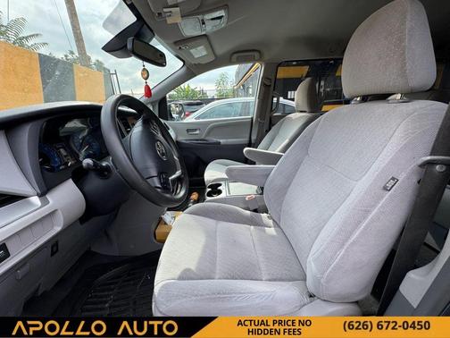 2019 Toyota Sienna LE