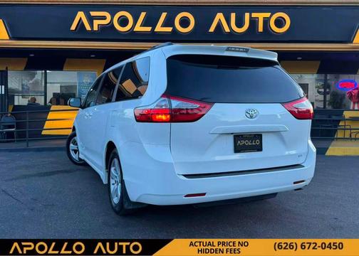 2019 Toyota Sienna LE