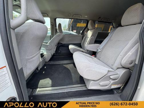 2019 Toyota Sienna LE