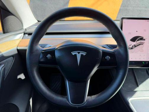 2022 Tesla Model Y Long Range Dual Motor All-Wheel Drive