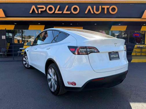 2022 Tesla Model Y Long Range Dual Motor All-Wheel Drive