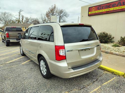 2016 Chrysler Town & Country Touring