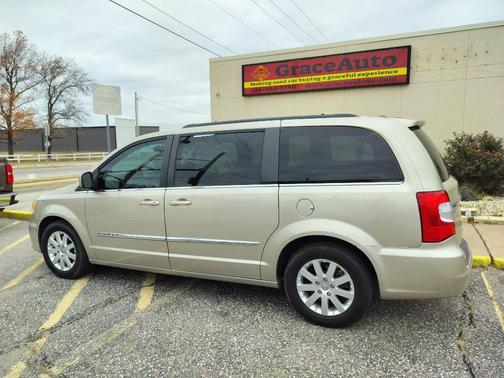 2016 Chrysler Town & Country Touring