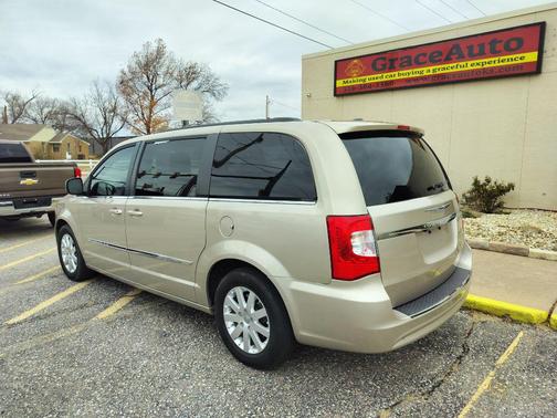 2016 Chrysler Town & Country Touring