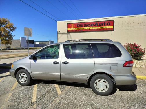2001 Toyota Sienna LE