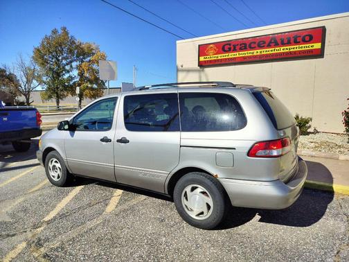 2001 Toyota Sienna LE
