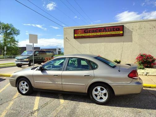 2005 Ford Taurus SE