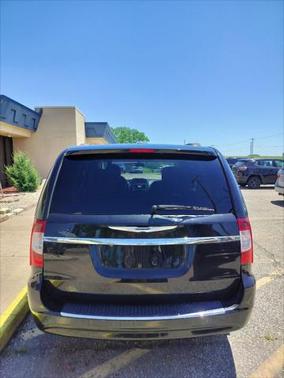 2016 Chrysler Town & Country Touring