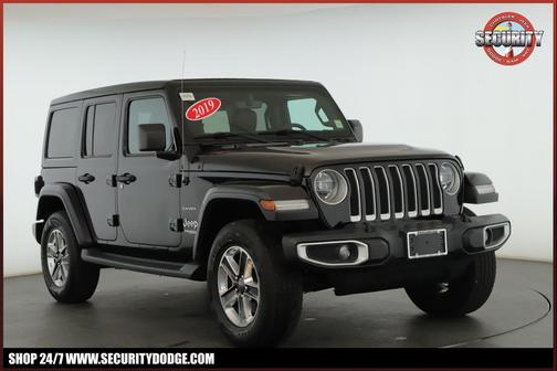 Black Clearcoat 2019 Jeep Wrangler Unlimited Sahara