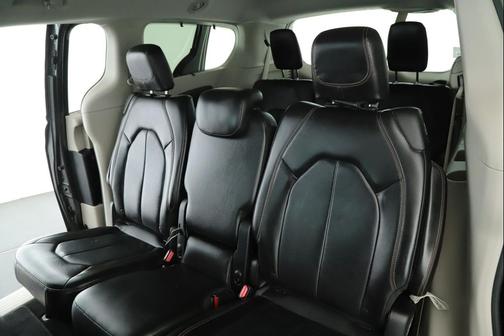 2018 Chrysler Pacifica Touring-L