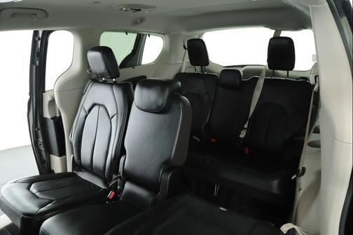 2018 Chrysler Pacifica Touring-L