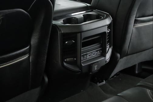 Diamond Black Crystal Pearlcoat 2022 RAM 1500 Limited