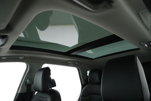 Glacial White Pearl 2023 Kia Sportage SX