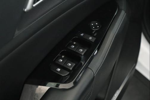 Glacial White Pearl 2023 Kia Sportage SX
