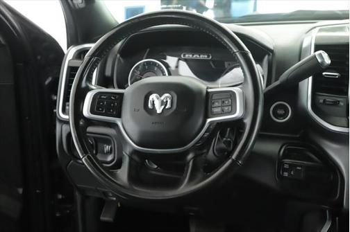 2022 RAM 3500 Big Horn 4x4 Crew Cab 8' Box
