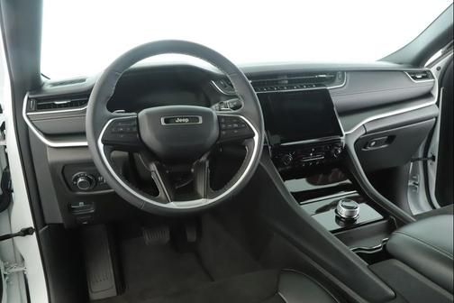 Bright White Clearcoat 2024 Jeep Grand Cherokee Altitude