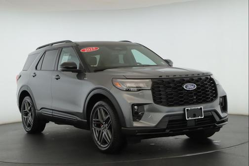 Carbonized Gray Metallic 2025 Ford Explorer ST-Line 4WD