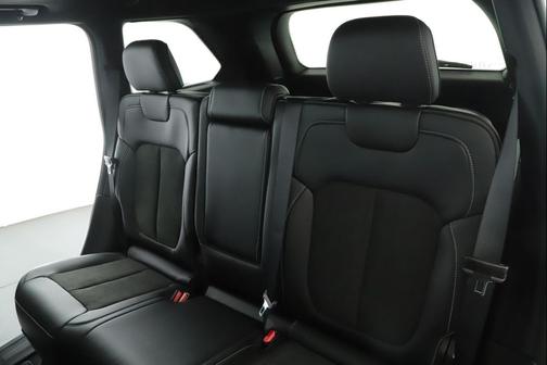 Bright White Clearcoat 2026 Jeep Grand Cherokee Altitude