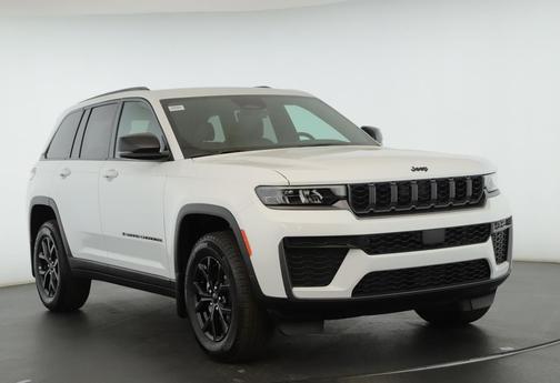 Bright White Clearcoat 2026 Jeep Grand Cherokee Altitude