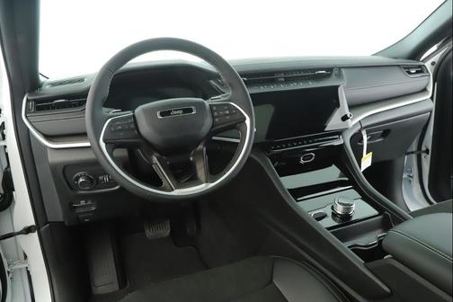 Bright White Clearcoat 2026 Jeep Grand Cherokee Altitude