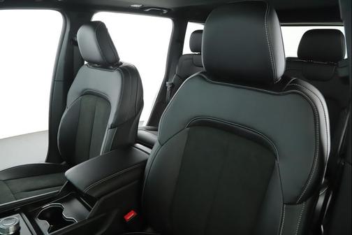 Bright White Clearcoat 2026 Jeep Grand Cherokee Altitude