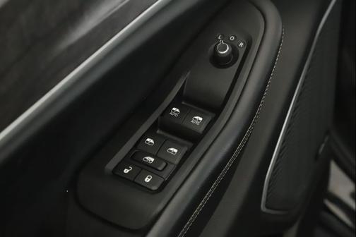 Diamond Black Crystal Pearlcoat 2023 Jeep Grand Cherokee Limited