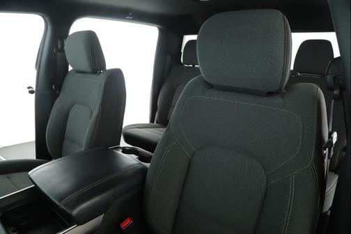 Diamond Black Crystal Pearlcoat 2021 RAM 1500 Big Horn/Lone Star