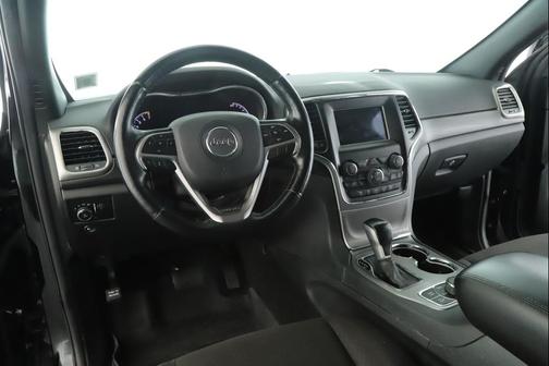 Diamond Black Crystal Pearlcoat 2020 Jeep Grand Cherokee Laredo