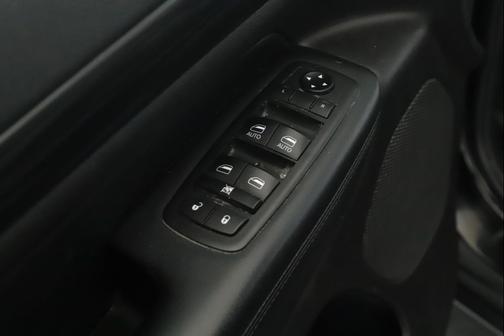 Diamond Black Crystal Pearlcoat 2020 Jeep Grand Cherokee Laredo