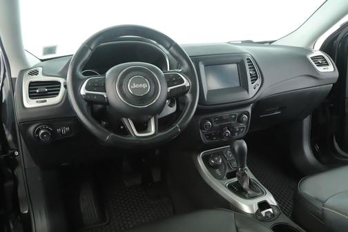 Diamond Black Crystal Pearlcoat 2020 Jeep Compass Latitude