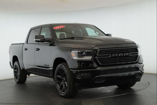 Diamond Black Crystal Pearlcoat 2024 RAM 1500 Laramie