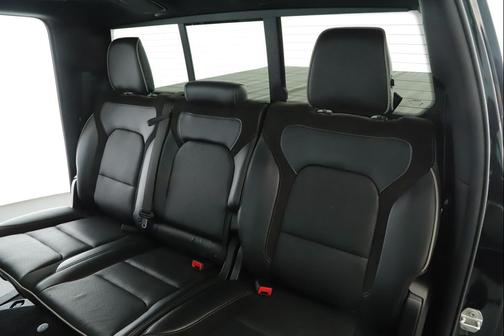 Diamond Black Crystal Pearlcoat 2024 RAM 1500 Laramie