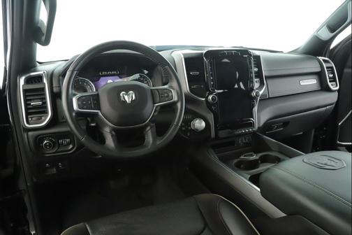 Diamond Black Crystal Pearlcoat 2024 RAM 1500 Laramie