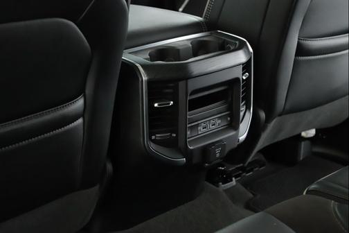 Diamond Black Crystal Pearlcoat 2024 RAM 1500 Laramie