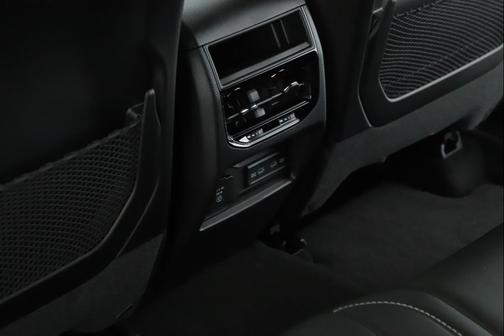 Diamond Black Crystal Pearlcoat 2026 Jeep Grand Cherokee Altitude
