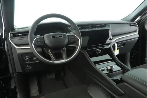 Diamond Black Crystal Pearlcoat 2026 Jeep Grand Cherokee Altitude