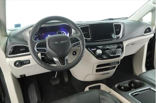 2022 Chrysler Pacifica Hybrid Touring L