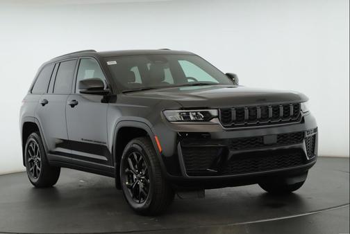 Diamond Black Crystal Pearlcoat 2026 Jeep Grand Cherokee Altitude
